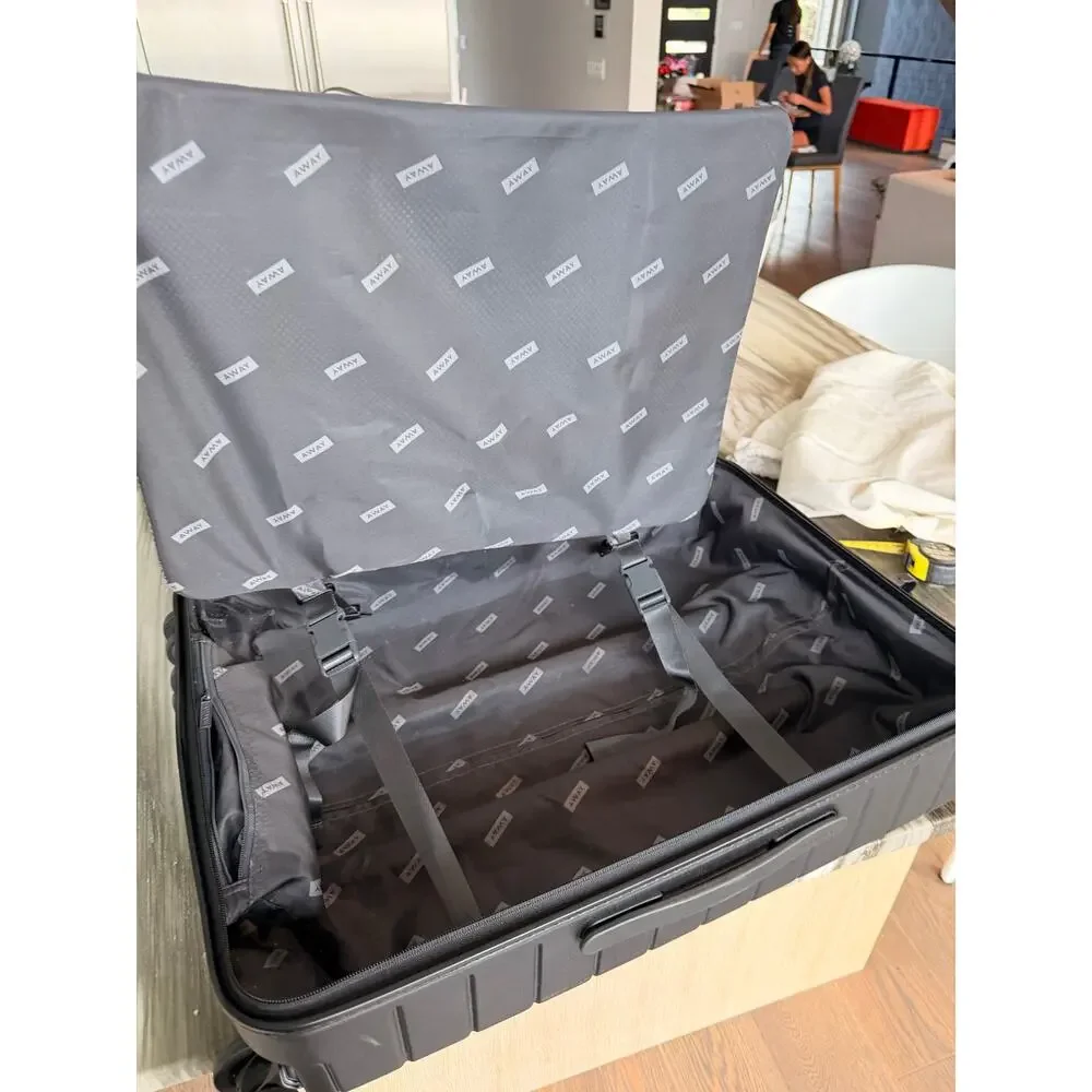 AWAY 24 in checked in luggage BLACK